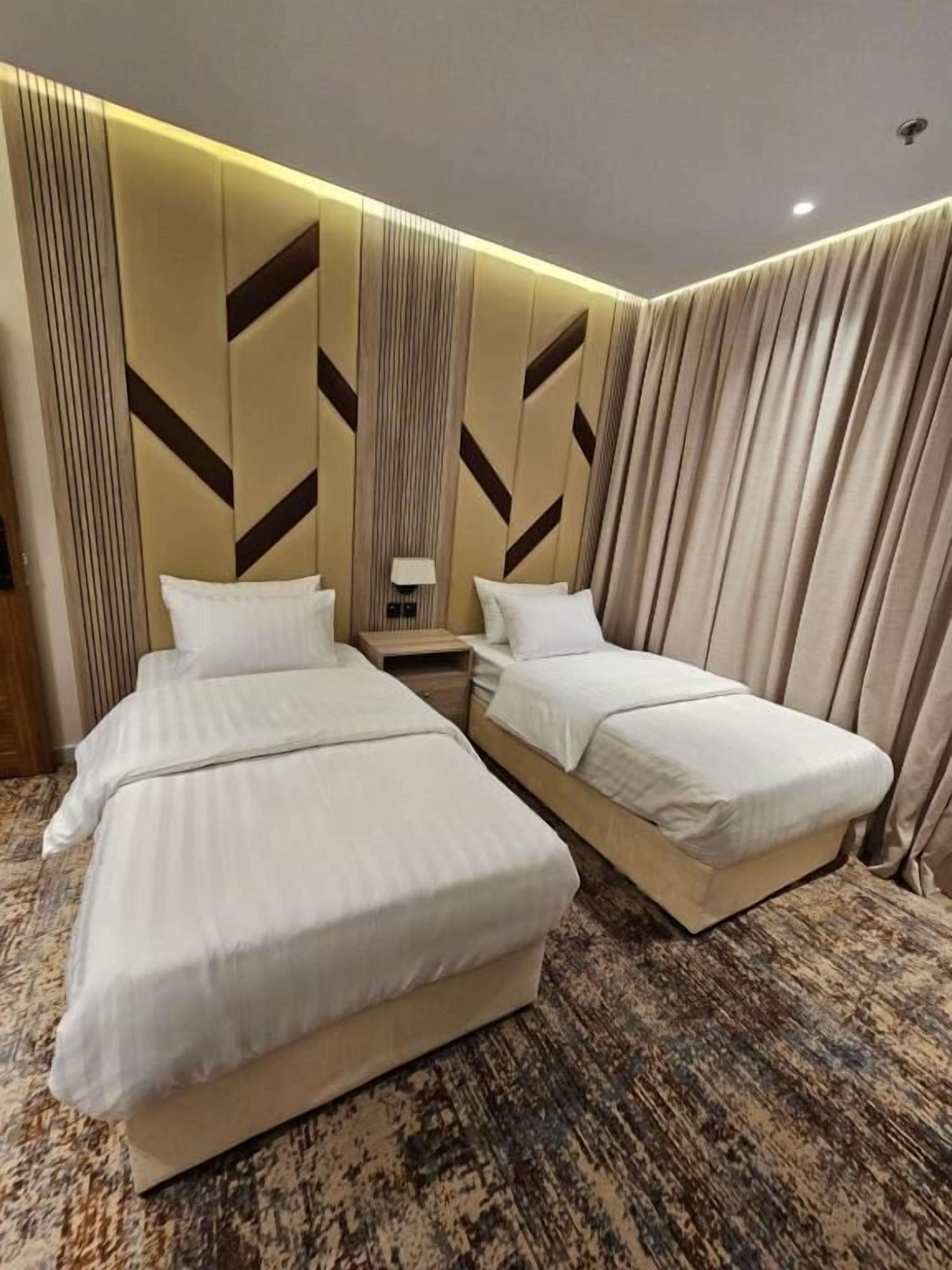 Superior Twin Room | Premium bedding, pillowtop beds, in-room safe, laptop workspace