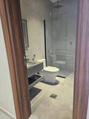 Basic Double Room | Bathroom | Shower, hair dryer, towels, soap - Sea Gull Hotel (Dhahran)