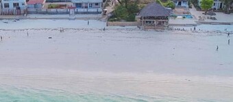 Beachfront Apt Indian Ocean View