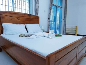 2 室のベッドルーム、アイロン / アイロン台、WiFi、ベッドシーツ