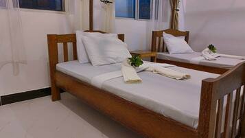 Iron/ironing board, WiFi, bed sheets