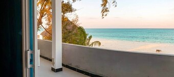 Beachfront Apt w/ Balcony & Ocean View