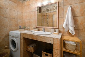 Bathroom - Vrbo Property (Monochoro)
