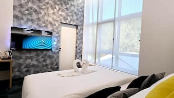 Kahden hengen huone, patio, vuoristonäköala | Tallelokero huoneessa, työpöytä, ilmainen Wi-Fi