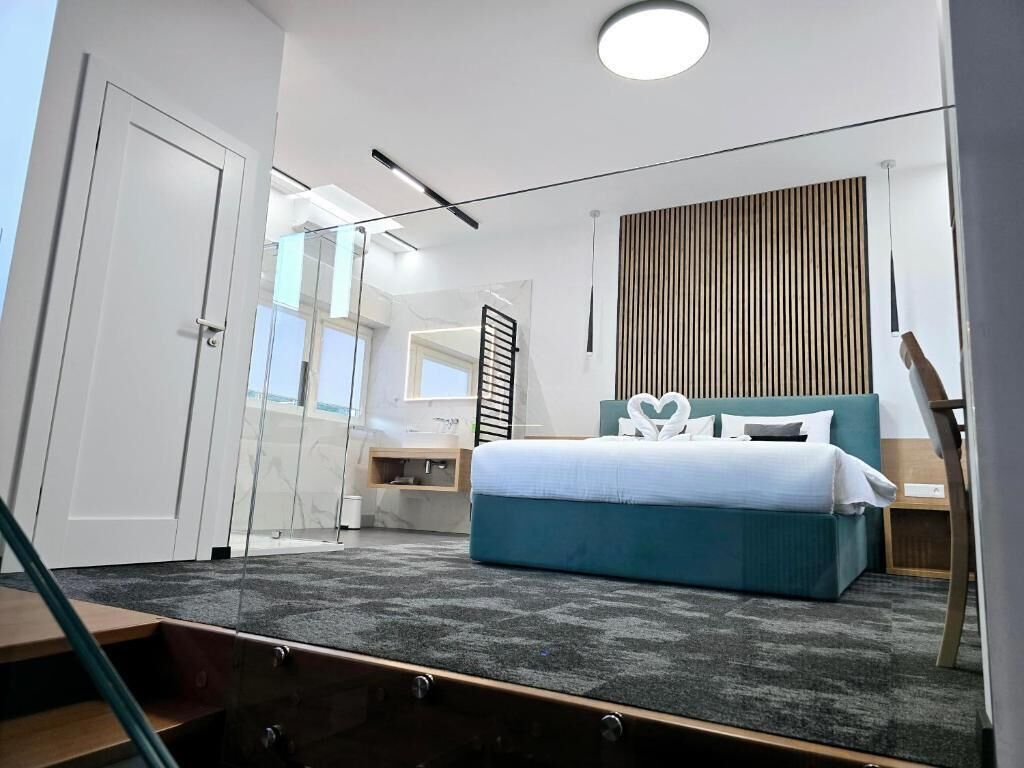 Deluxe-Apartment, Terrasse, Bergblick | Zimmersafe, Schreibtisch, kostenloses WLAN