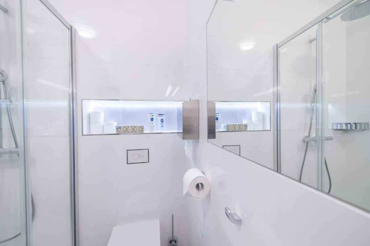 Superior Double Room, Patio, Garden View | Bathroom | Hair dryer, towels, soap, shampoo