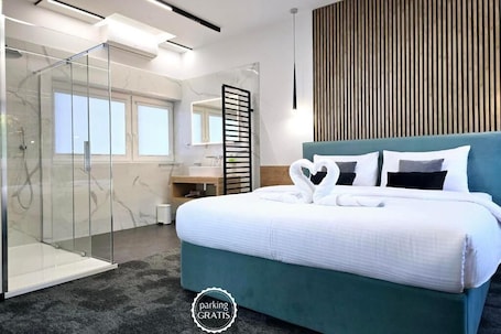 In-room safe, desk, free WiFi. Boutique Hotel MISSEN