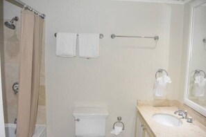 Hair dryer, towels, toilet paper - Harbour 12 - 2 Bedroom (Gros Islet)
