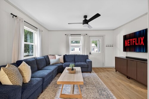 Cozy Crane Cottage, WestGate~3 Bedroom 2 Bathroom~