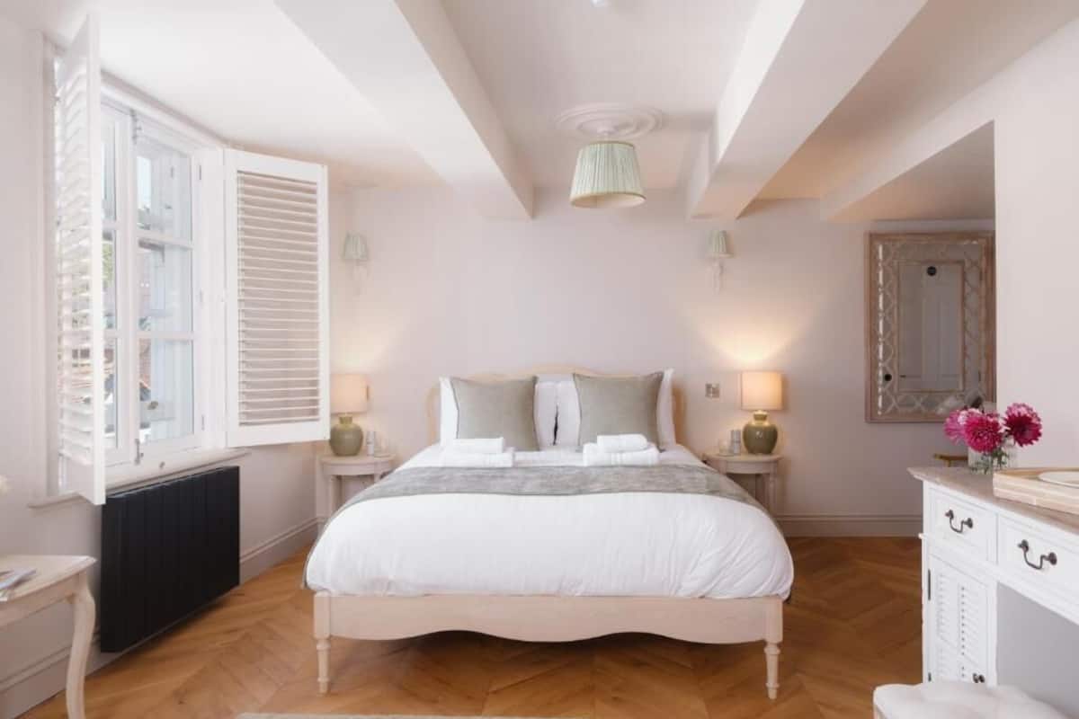 Superior Double Room, City View