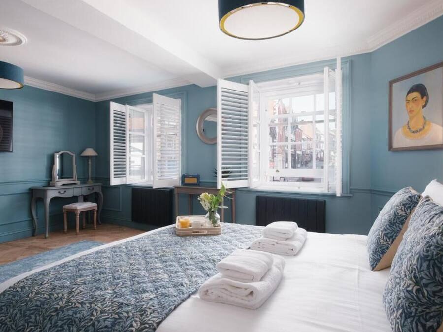 Suite Deluxe, vista città | Ferro/asse da stiro, Wi-Fi gratuito