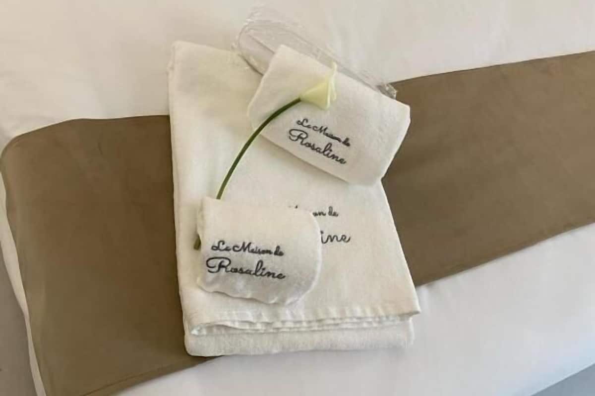 In-room safe, WiFi (free)