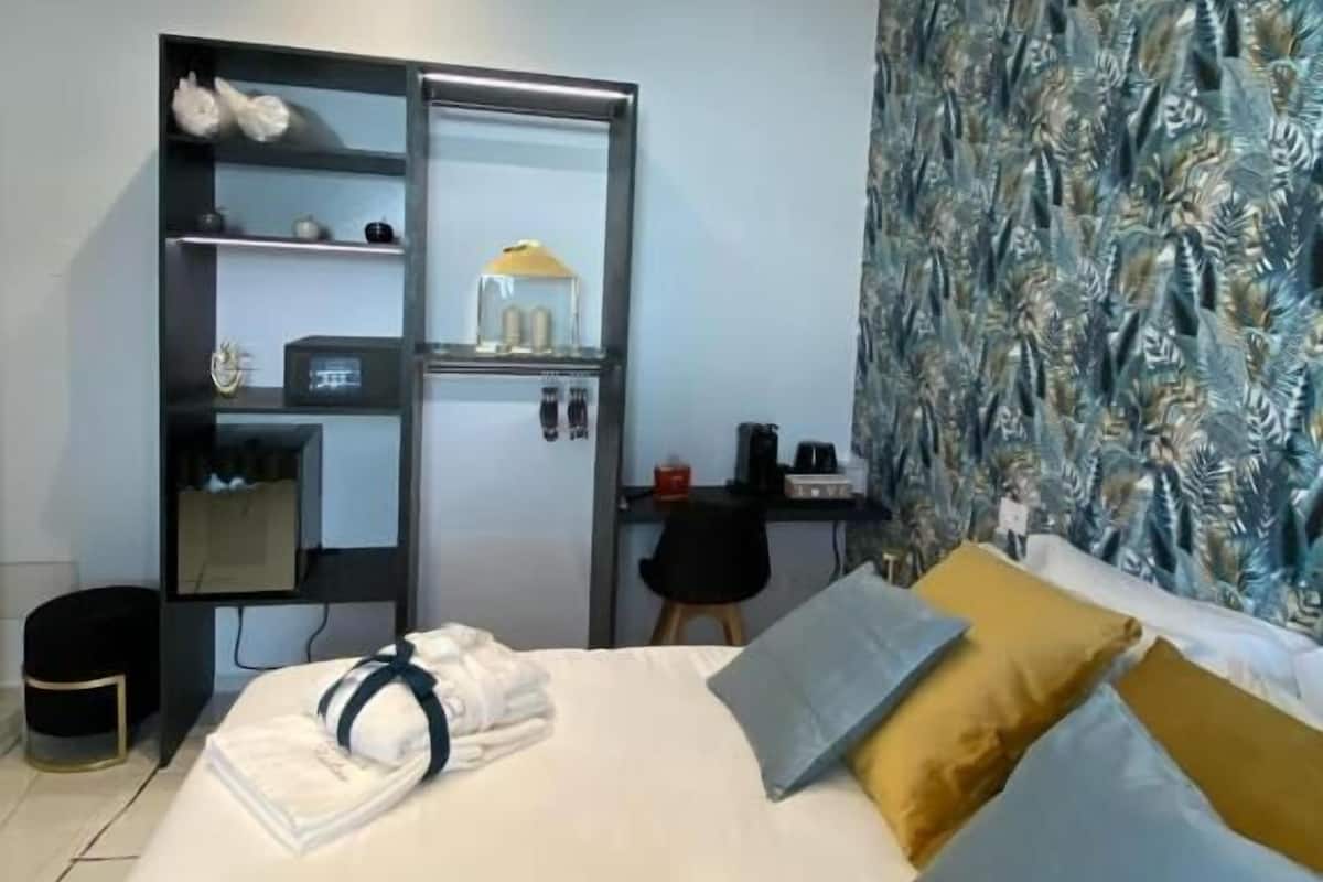 Deluxe Double Room, City View | In-room safe, WiFi (free)