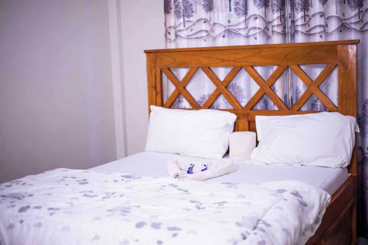 Chambre Simple, balcon, vue montagne | Espace de travail pour ordinateur portable, Wi-Fi gratuit