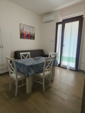 Dining - Apartment 'Casa Leone' with Air Conditioning (Teulada)