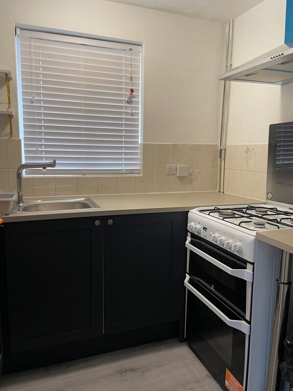 Private kitchen - 4 Roman House, Lincoln Central + Parking, walking distance to local attractions (Lincoln)