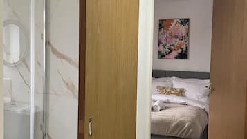 2 quartos, ferros/tábuas de passar roupa, Wi-Fi, roupa de cama