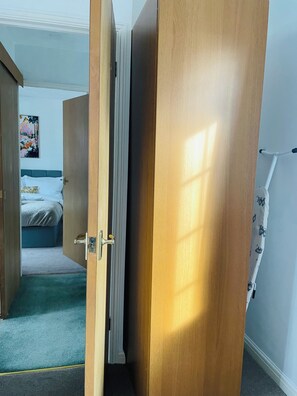 Room - 4 Roman House, Lincoln Central + Parking, walking distance to local attractions (Lincoln)