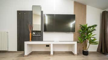 Studio Suite, Balcony, Courtyard View | Interior