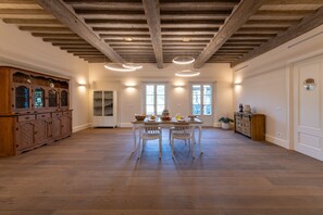 Dining - Vrbo Property (Toscana)
