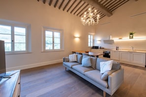 Living area - Vrbo Property (Toscana)