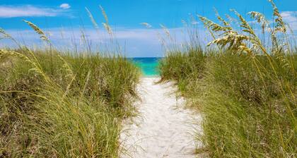 Tony by the Sea: Private Beach, Heated Pool & Spa, Free Golf Cart, 5,700+ SqFt
