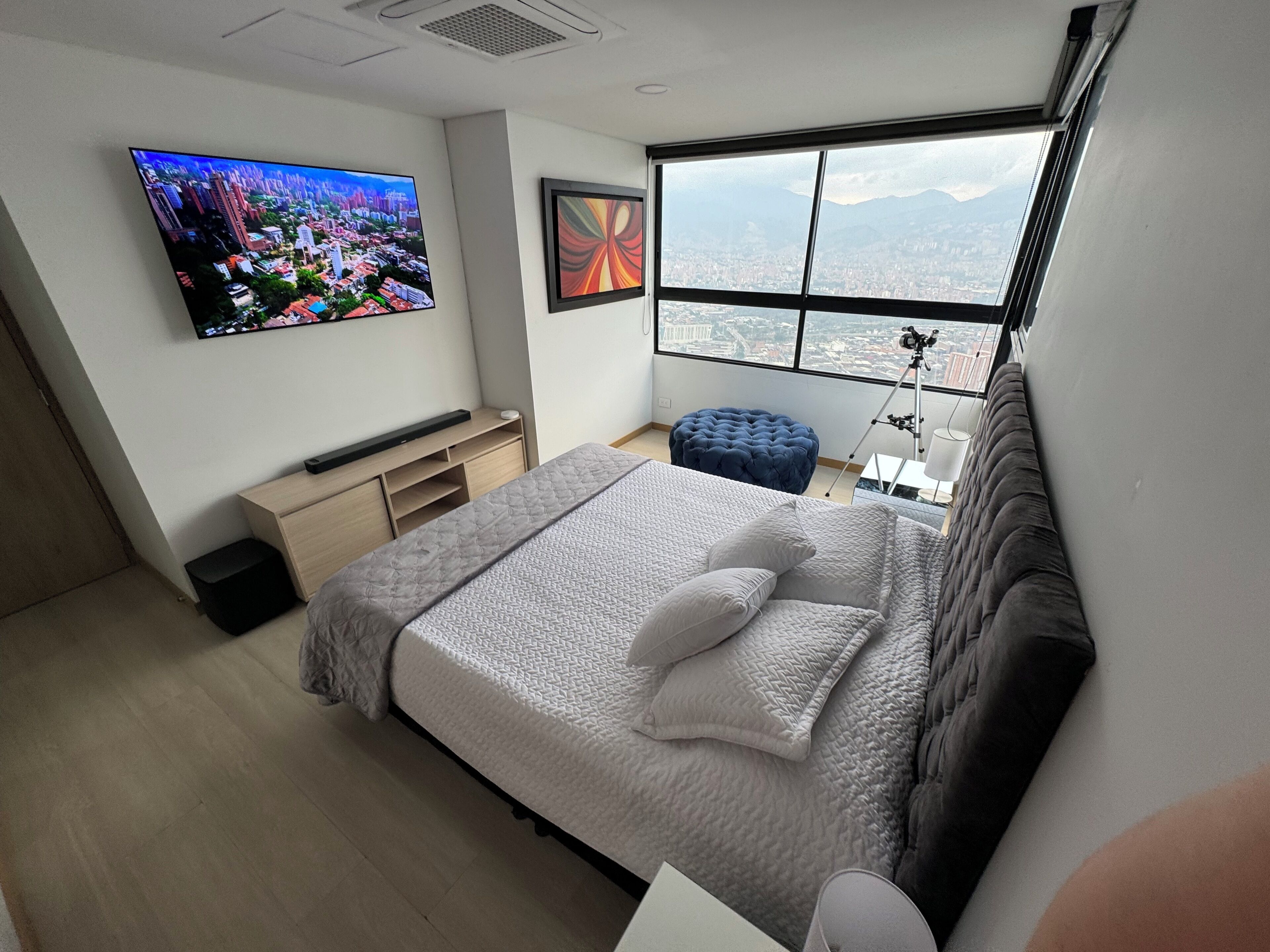 3 habitaciones, tabla de planchar con plancha, wifi y ropa de cama 