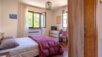1 slaapkamer, een strijkplank/strijkijzer, wifi, beddengoed