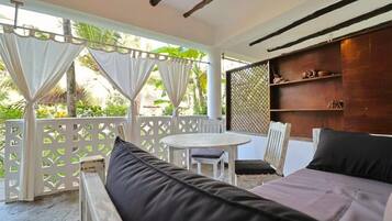 Comfort Studio, Garden View | Outdoor dining