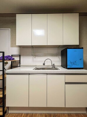 Standard Single Room, City View | Private kitchen | Fridge - GwangJu Nares minitel (Gwangju)