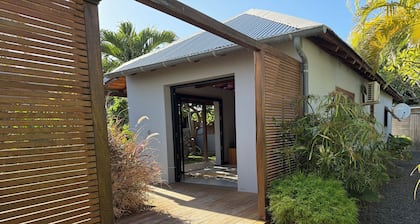 Villa Kaz Veloutier with swimming pool near the lagoon of La Saline les bains
