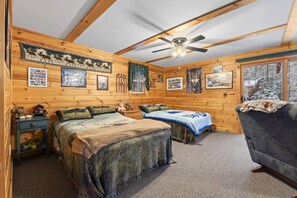 Room - Stratton Camp - ATV + Snowmobile Trails - Near Sugarloaf (Stratton)