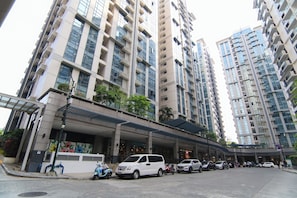 A multi-story parking structure with a covered entrance, adjacent to high-rise residential buildings. - Venice Luxury Residences with direct access to Venice Mall, near BGC & Airport (Taguig)