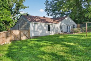 Exterior - Spacious 4-bedroom house in a fantastic Independence neighborhood (Independence)