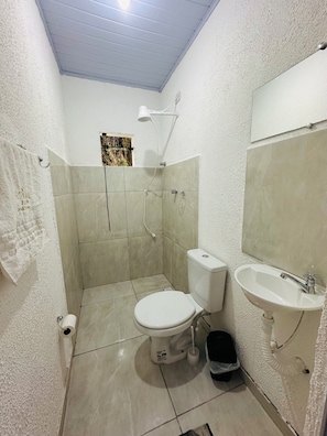 Bathroom - Comfortable studio apartment in Serra Cantareira. (Caieiras)