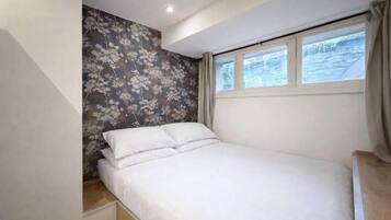 1 habitación, tabla de planchar con plancha, wifi gratis y ropa de cama