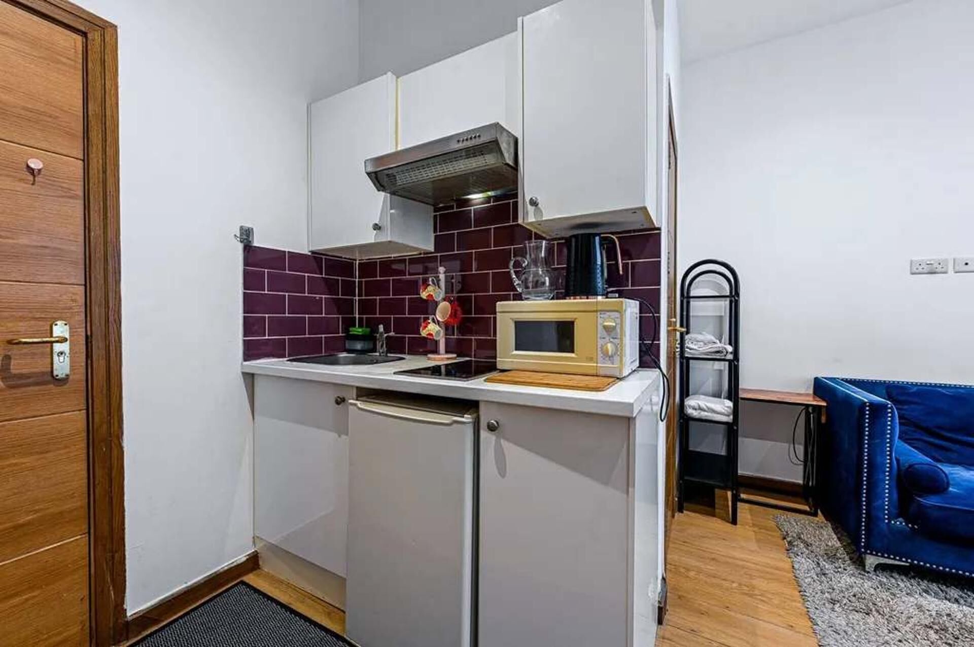 Refrigerador, microondas, placa de cocina, tetera/pava eléctrica