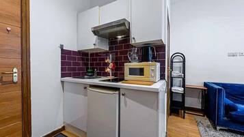 Refrigerador, microondas, placa de cocina, tetera/pava eléctrica