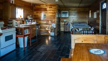Fridge, oven, stovetop, cookware/dishes/utensils