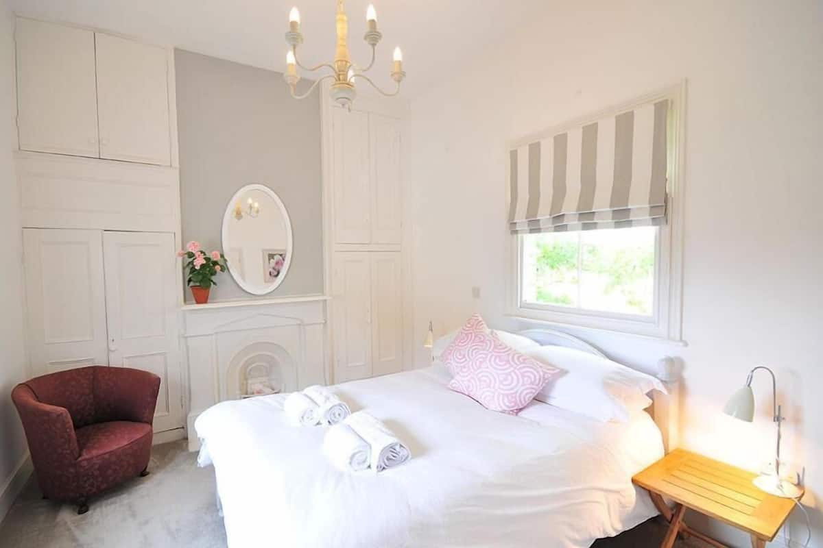 Superior Double Room, Courtyard View | Iron/ironing board, free WiFi