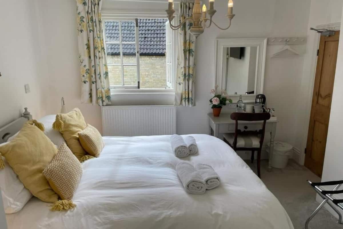 Comfort Double Room, Courtyard View | Iron/ironing board, free WiFi