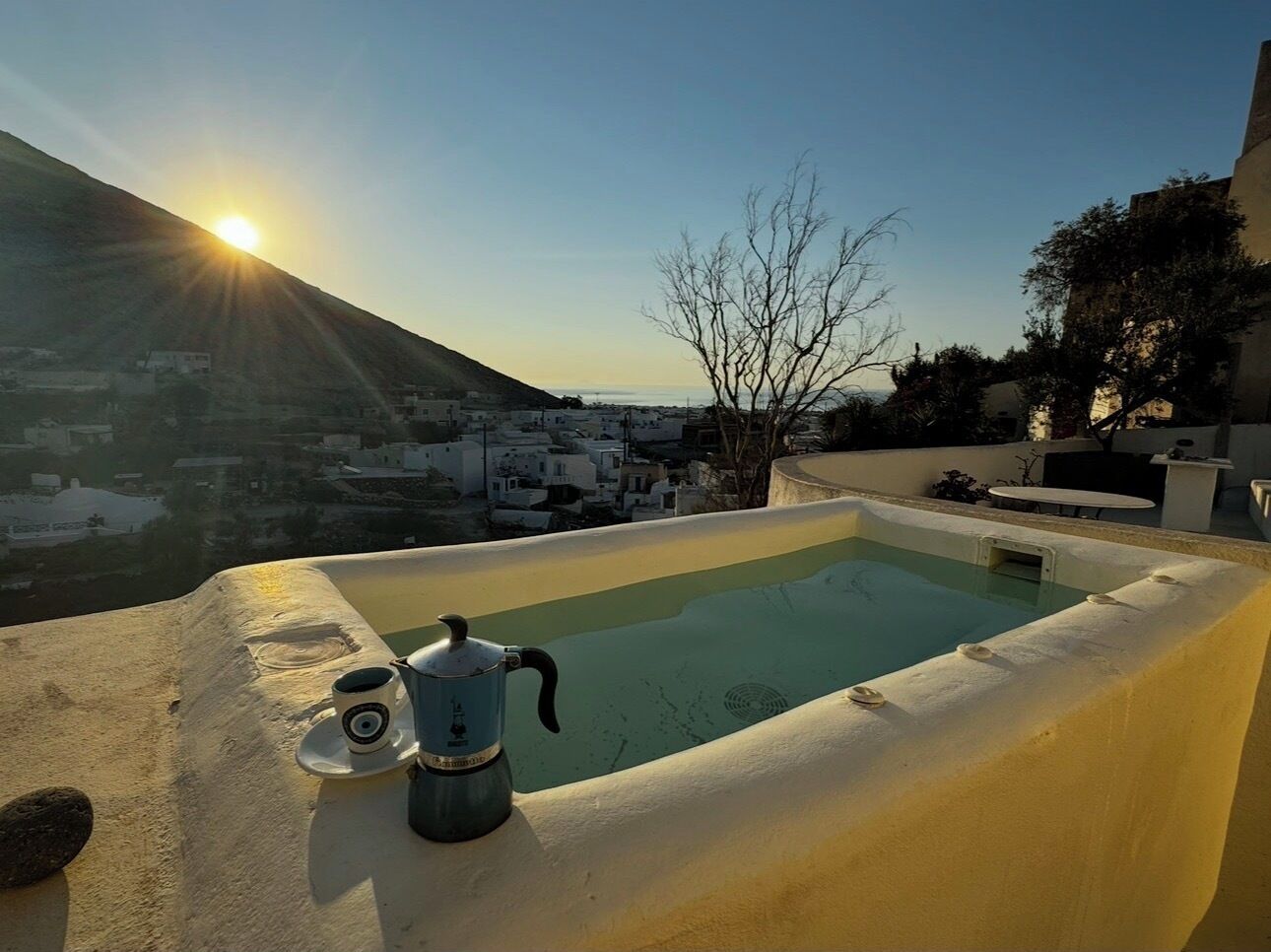 Outdoor spa tub