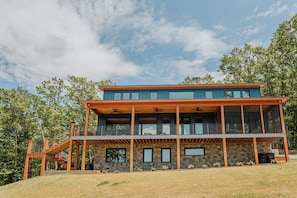 Exterior - Forever Farm: Luxury House w/ Mtn Views (Faber)