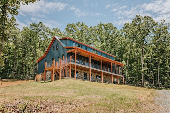 Exterior - Forever Farm: Luxury House w/ Mtn Views (Faber)