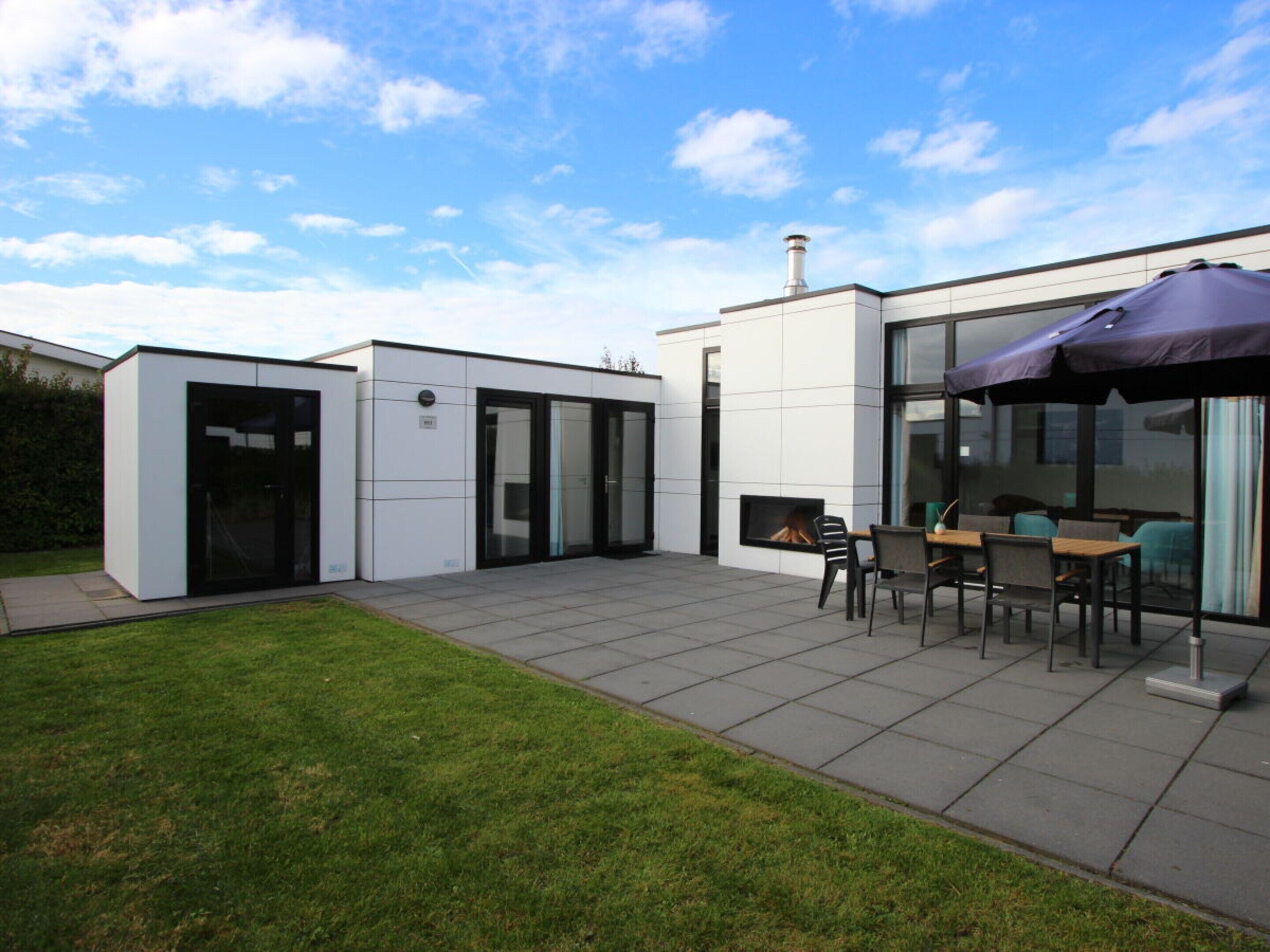 House | Outdoor dining