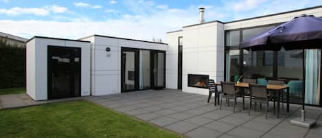 House | Outdoor dining