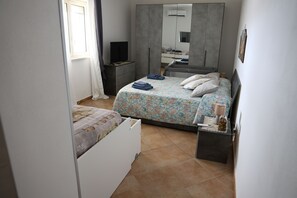 3 室のベッドルーム、アイロン / アイロン台、WiFi、ベッドシーツ