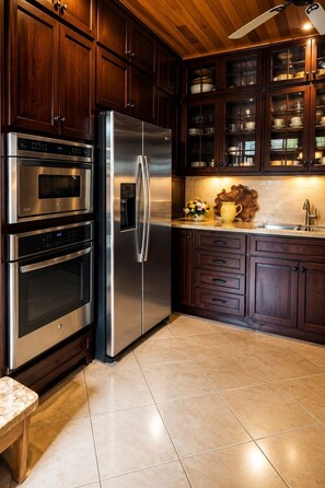 Private kitchen - Private Villa in a Tropical Beachfront Paradise (Playa Langosta)