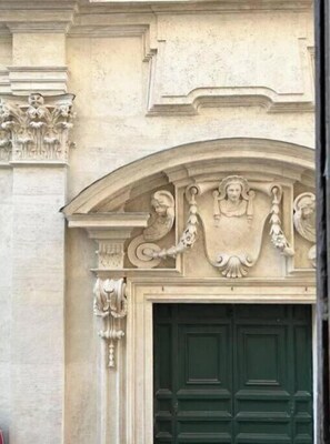 Exterior detail - Superior King Room - Elegance and comfort in the authentic heart of Rome (Roma)