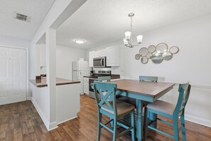 Dining - 🌞Trailwoods 3302 | Pet Friendly | Pool | 4 Miles to Daytona Beach Shores🌞 (Port Orange)